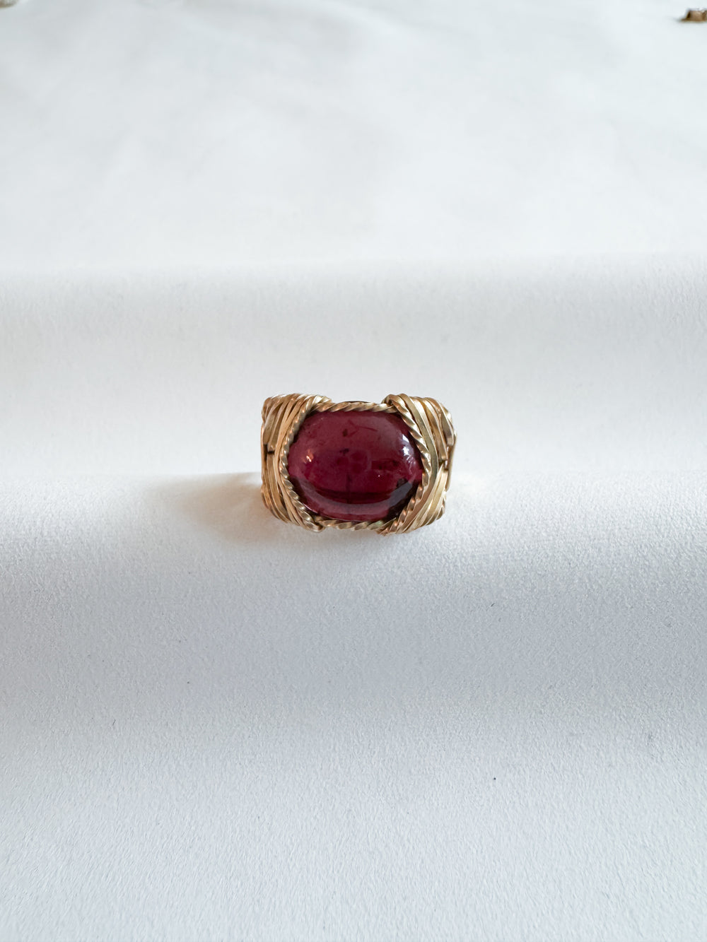 Vintage Gold Wire Red Ring