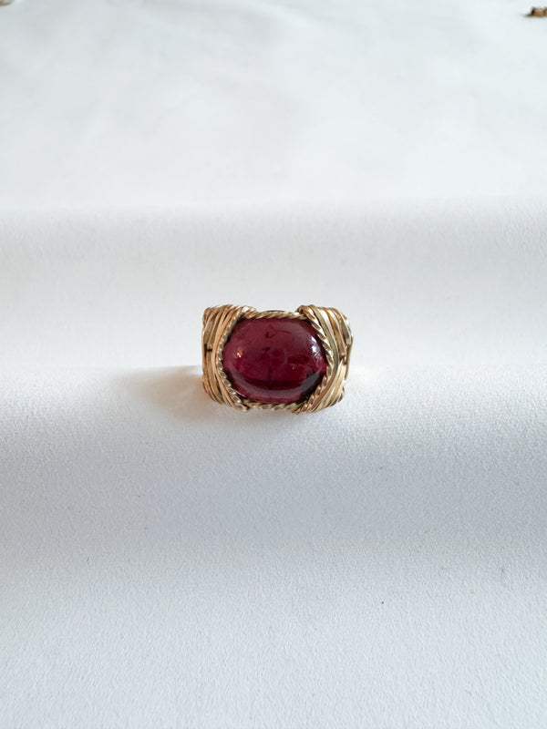 Vintage Gold Wire Red Ring