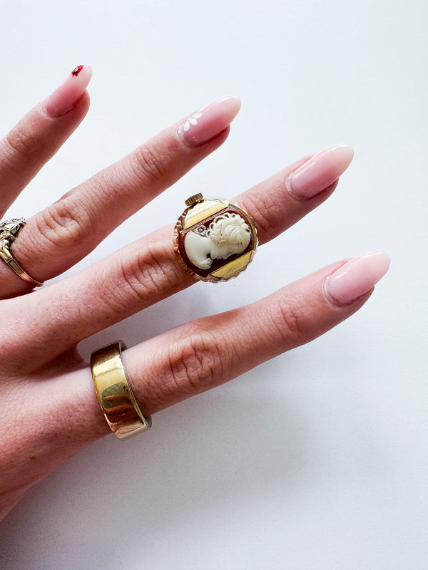 Vintage Gold Cameo Womens Ring Watch